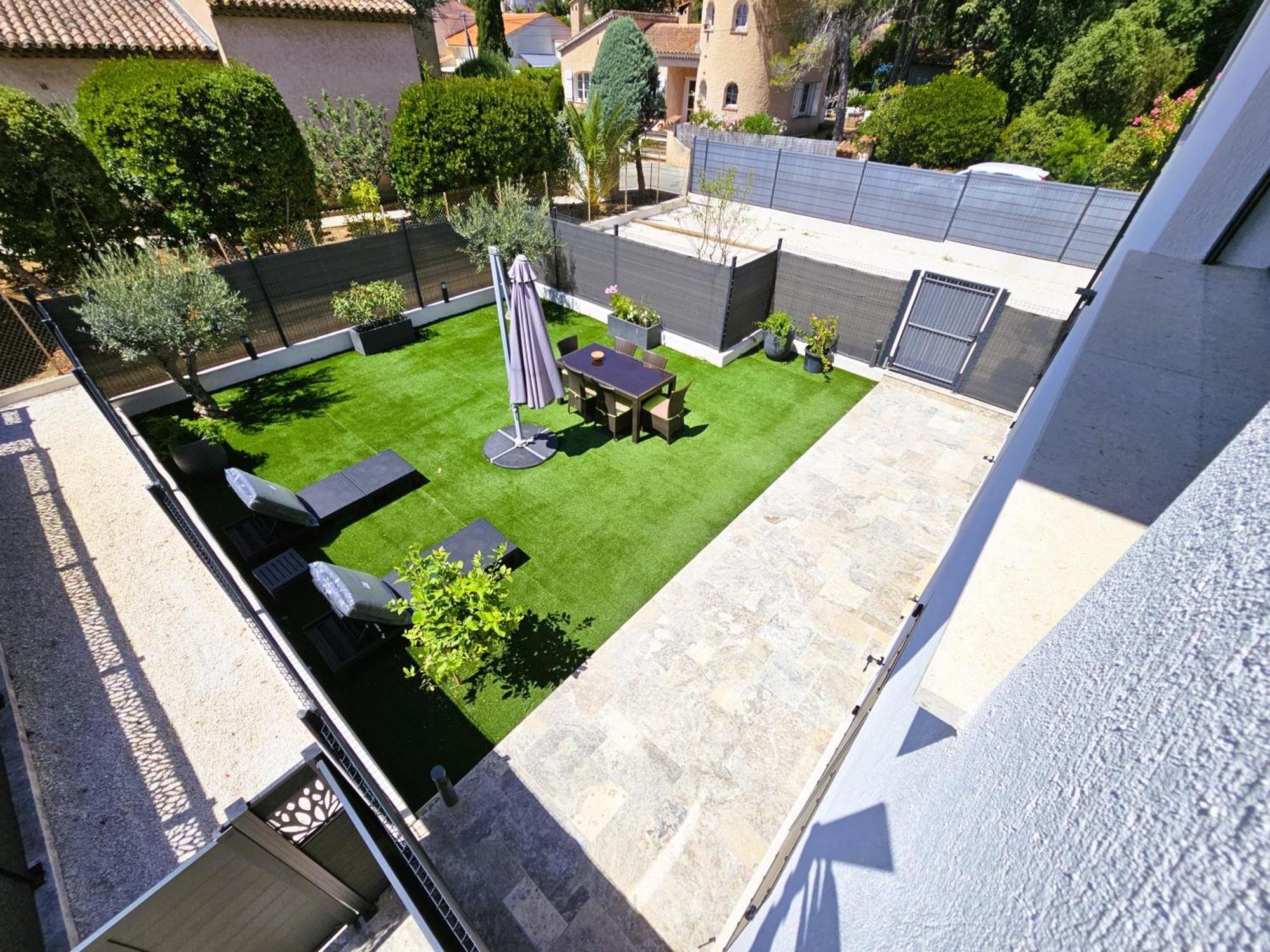 Etoile Du Berger Saint Aygulf 3 Villas Et 4 Appartements Jardin Individuel Et Piscine Chauffee En Saison - La Mer Et Les Plages 450 M Exteriör bild