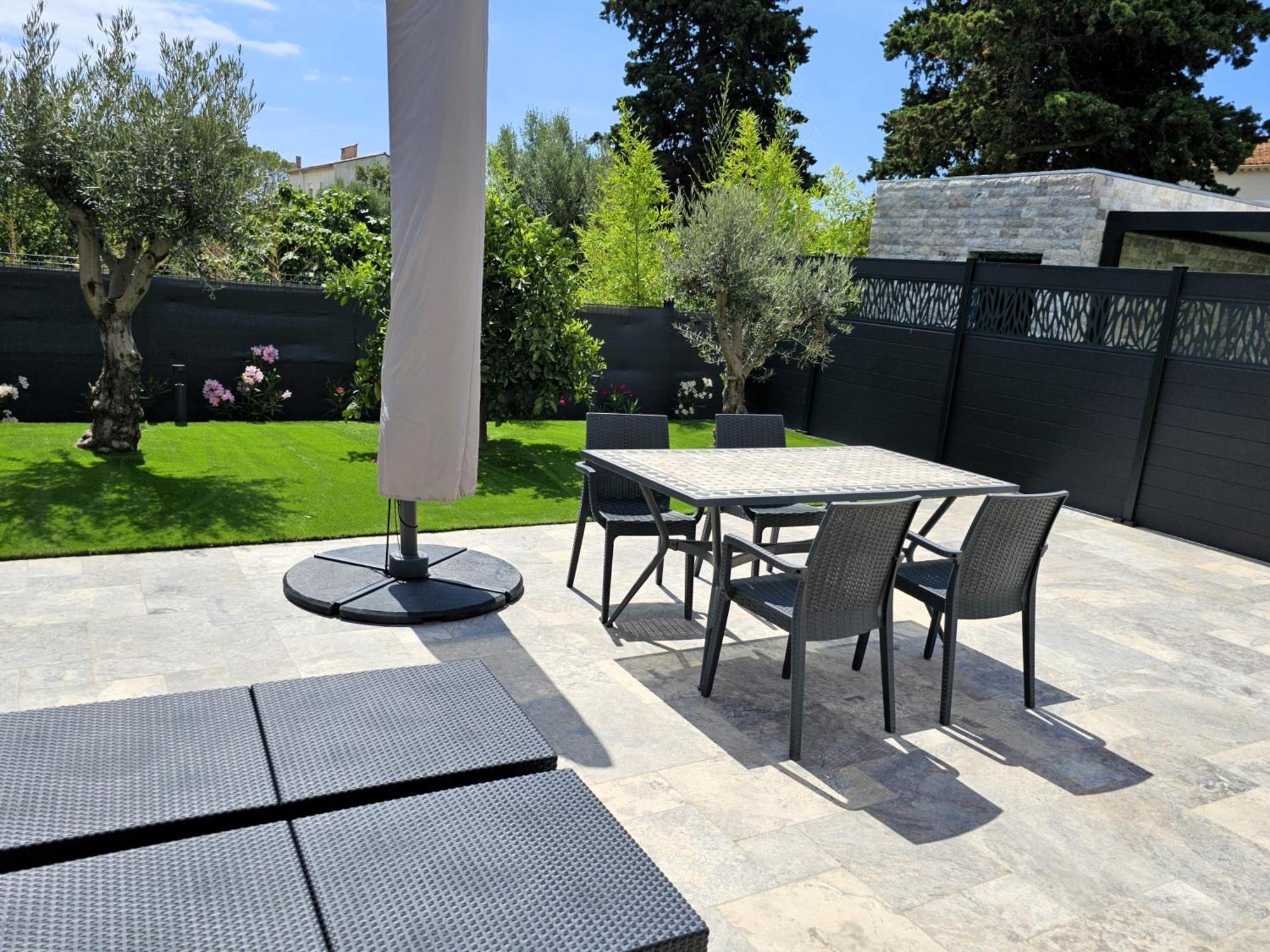 Etoile Du Berger Saint Aygulf 3 Villas Et 4 Appartements Jardin Individuel Et Piscine Chauffee En Saison - La Mer Et Les Plages 450 M Exteriör bild