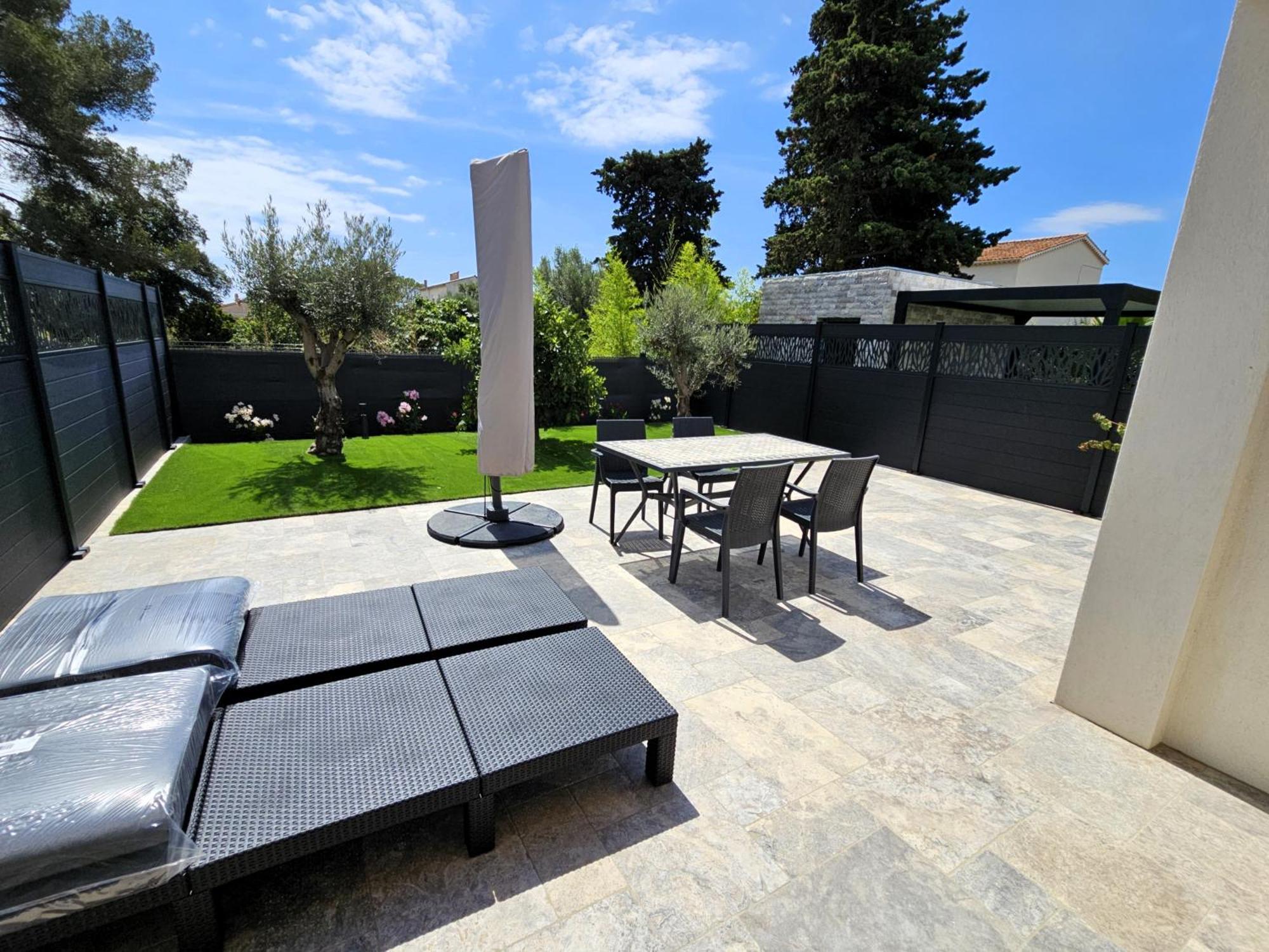 Etoile Du Berger Saint Aygulf 3 Villas Et 4 Appartements Jardin Individuel Et Piscine Chauffee En Saison - La Mer Et Les Plages 450 M Exteriör bild