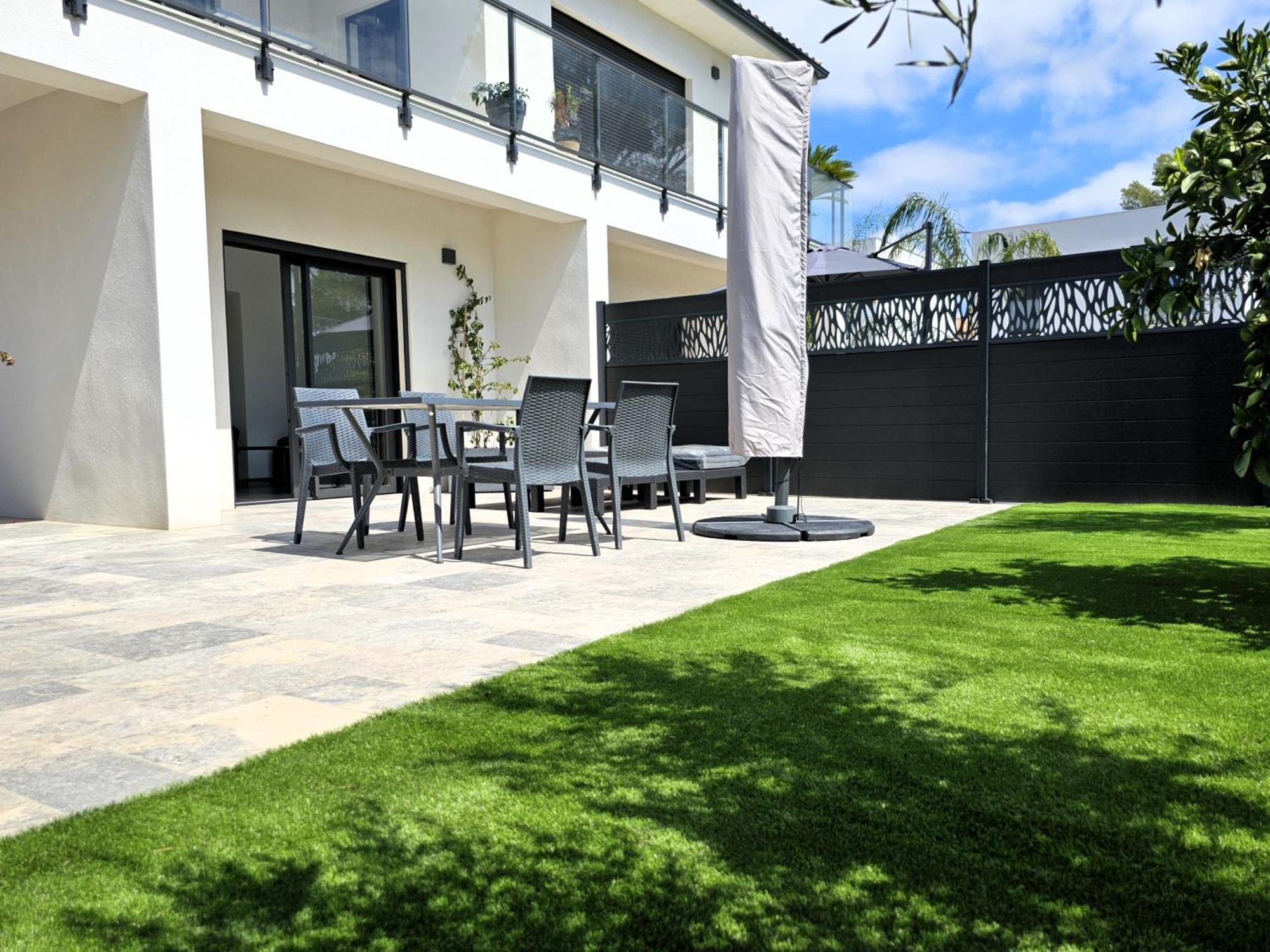 Etoile Du Berger Saint Aygulf 3 Villas Et 4 Appartements Jardin Individuel Et Piscine Chauffee En Saison - La Mer Et Les Plages 450 M Exteriör bild