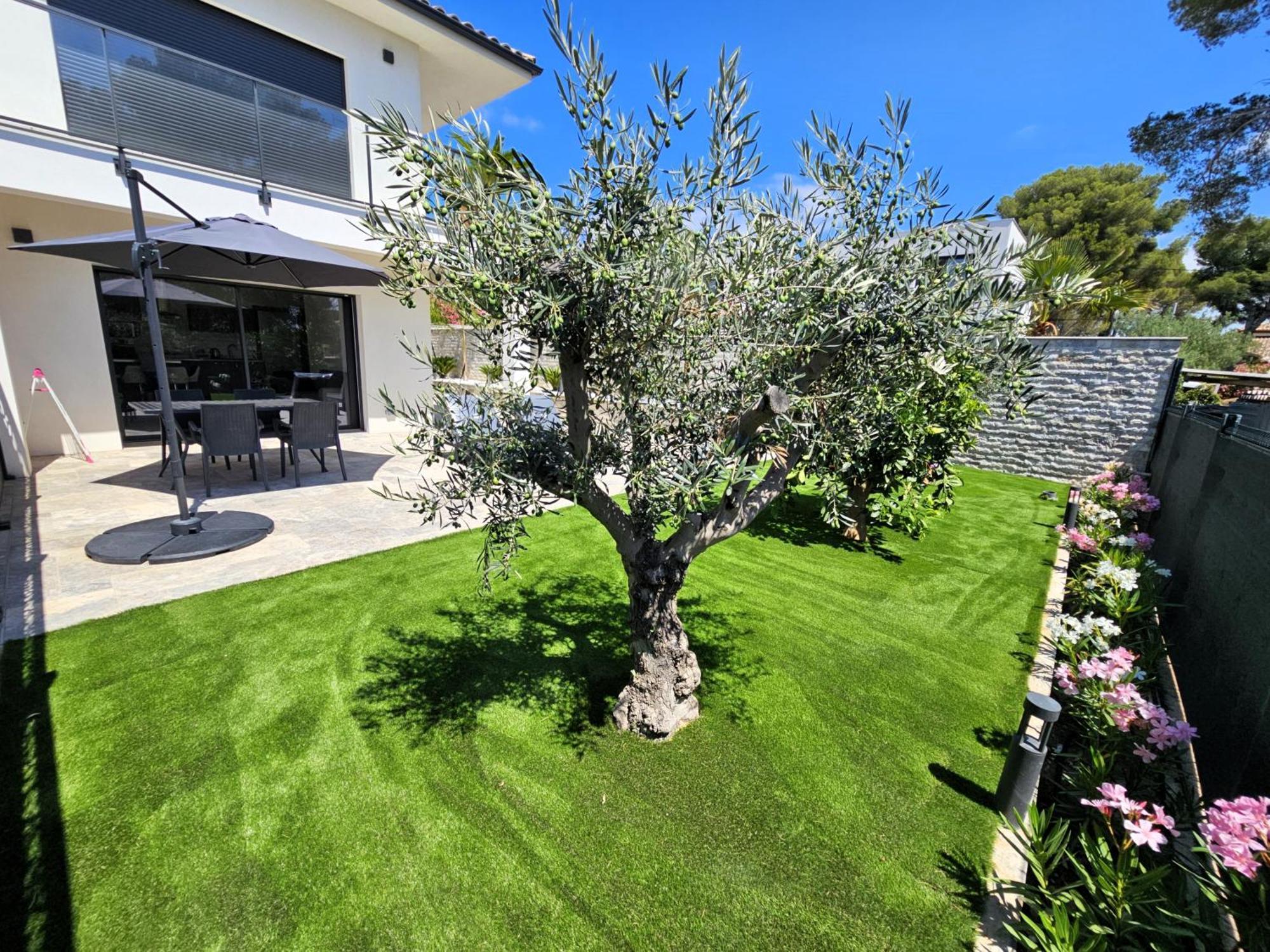 Etoile Du Berger Saint Aygulf 3 Villas Et 4 Appartements Jardin Individuel Et Piscine Chauffee En Saison - La Mer Et Les Plages 450 M Exteriör bild