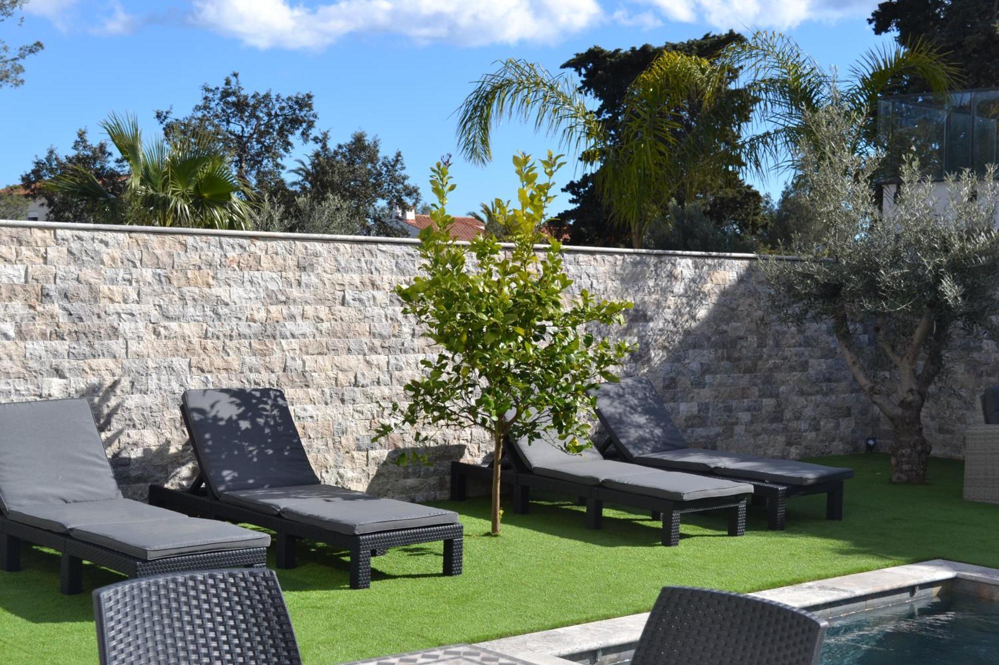 Etoile Du Berger Saint Aygulf 3 Villas Et 4 Appartements Jardin Individuel Et Piscine Chauffee En Saison - La Mer Et Les Plages 450 M Exteriör bild