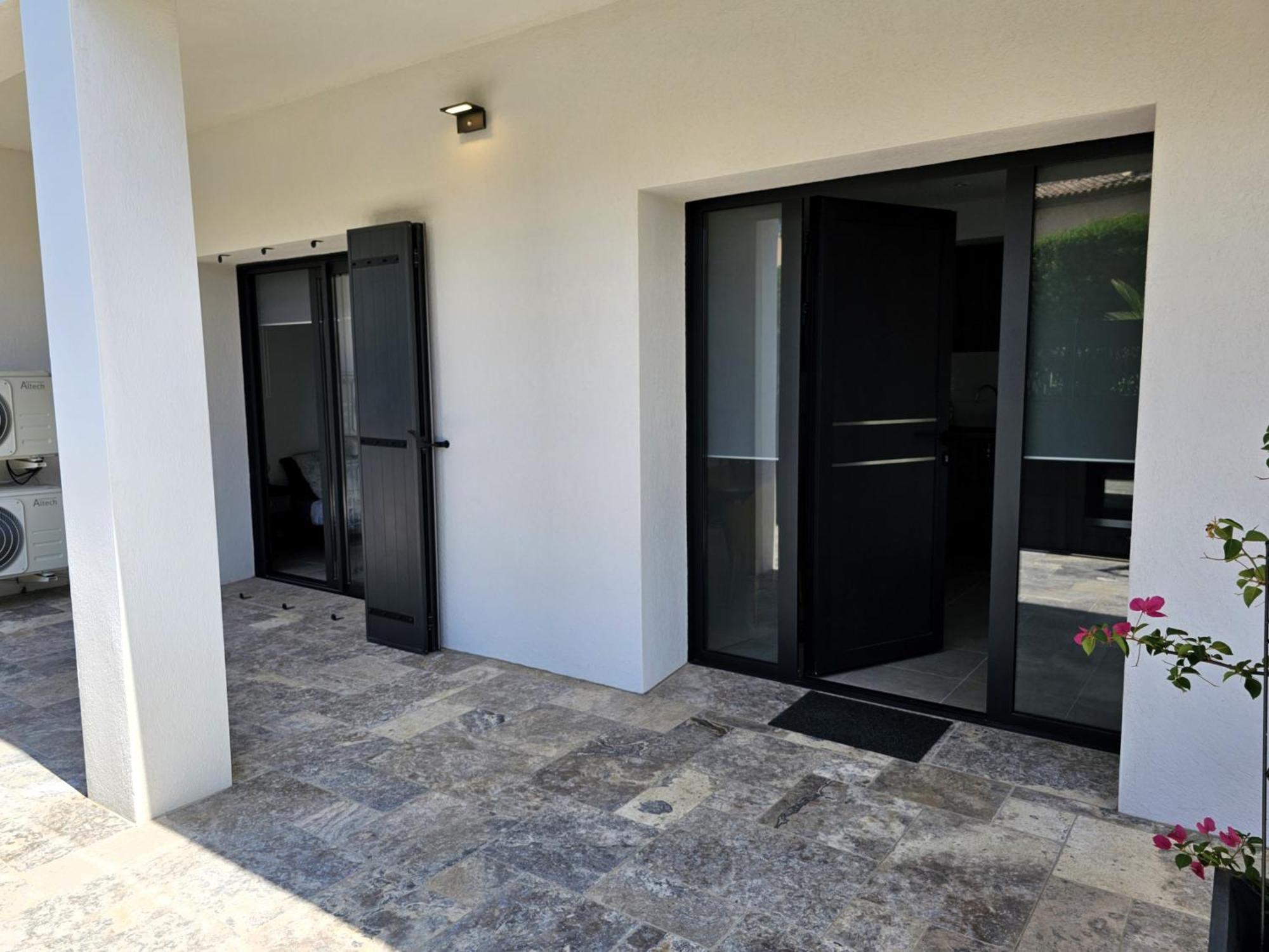 Etoile Du Berger Saint Aygulf 3 Villas Et 4 Appartements Jardin Individuel Et Piscine Chauffee En Saison - La Mer Et Les Plages 450 M Exteriör bild