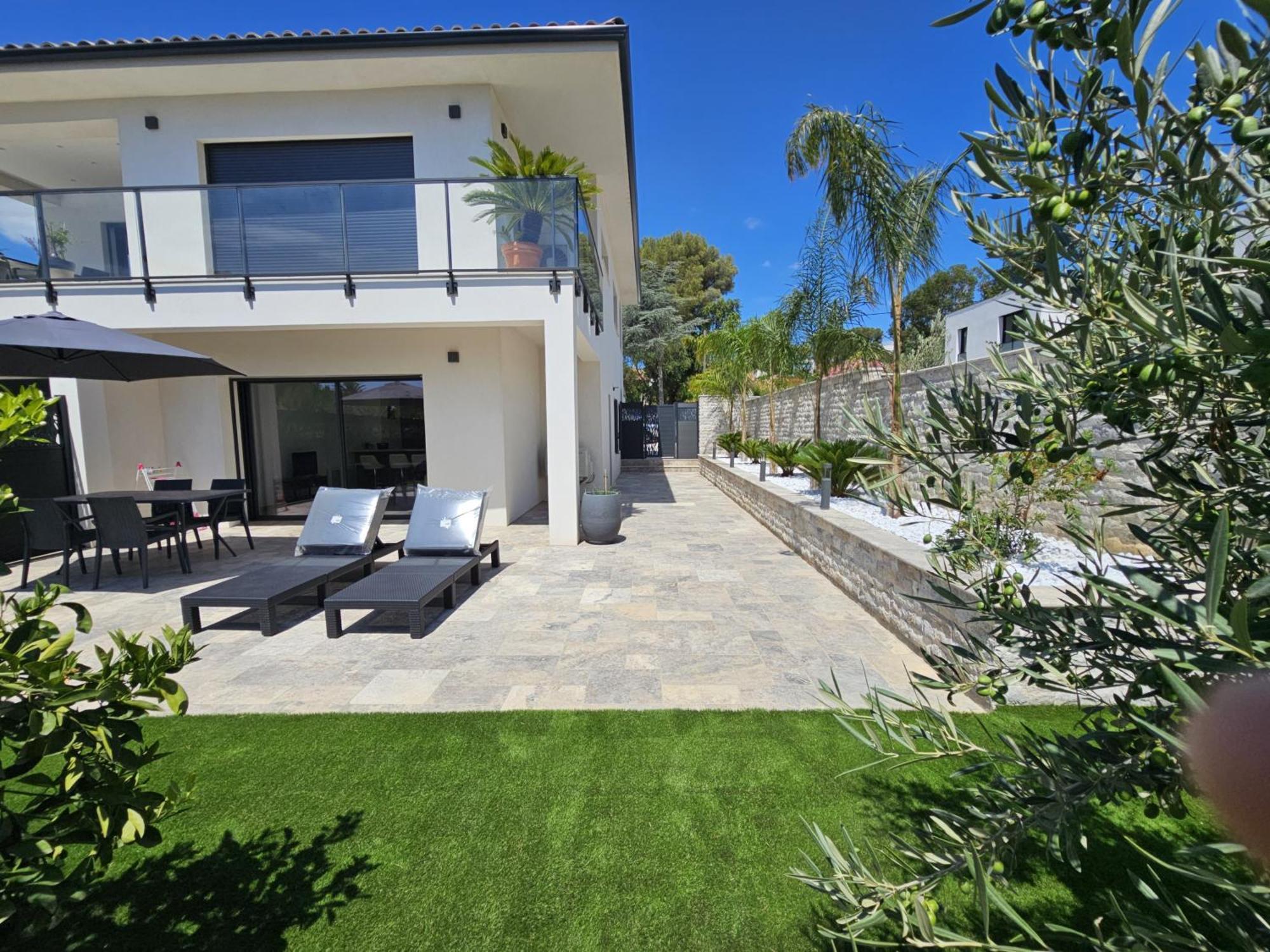 Etoile Du Berger Saint Aygulf 3 Villas Et 4 Appartements Jardin Individuel Et Piscine Chauffee En Saison - La Mer Et Les Plages 450 M Exteriör bild