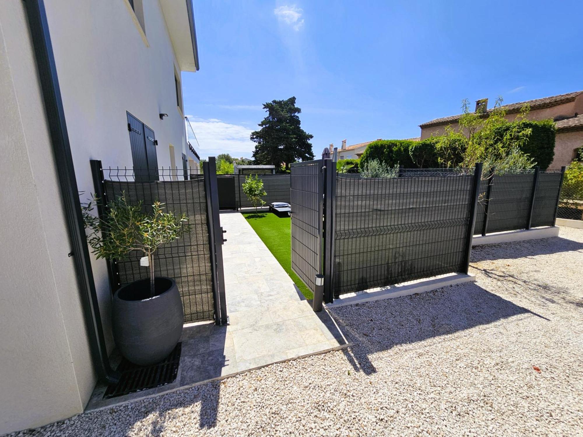 Etoile Du Berger Saint Aygulf 3 Villas Et 4 Appartements Jardin Individuel Et Piscine Chauffee En Saison - La Mer Et Les Plages 450 M Exteriör bild